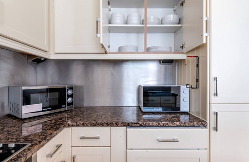 Isle of Dogs Apartment | Cool Canary Wharf 1BR w/Parking, nr Restaurants & Station, by Blueground