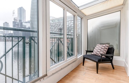 Isle of Dogs Apartment | Cool Canary Wharf 1BR w/Parking, nr Restaurants & Station, by Blueground