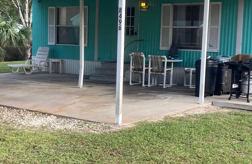 Chassahowitzka House | COOL CHAZ Waterfront River Rental-4Kayaks-1Canoe-2docks-boathouse