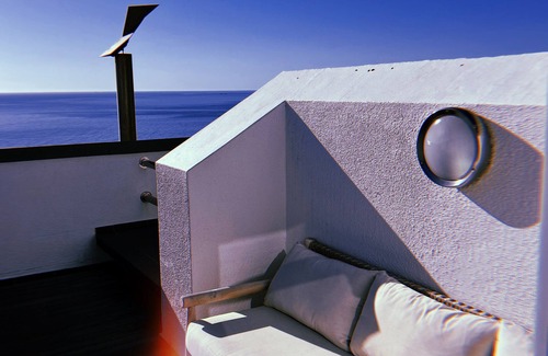 Clifton Apartment | Cool edge of the world Loft Apartment!