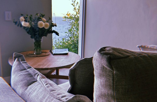 Clifton Apartment | Cool edge of the world Loft Apartment!