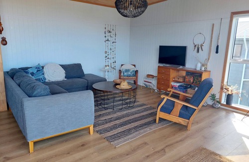 Pataua House | Cool & Funky Bach just one back from the beach at Pataua North