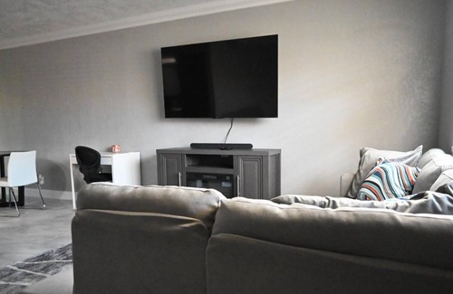Lake Worth Condo | Cool Gray Oasis