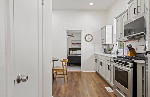 East Central House | Cool Historic Remodel, 5 min walk to the U
