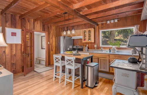 Santa Rosa Cottage | Cool, LUX Family Cottage in Calistoga's Western Hills