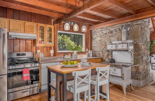 Santa Rosa Cottage | Cool, LUX Family Cottage in Calistoga's Western Hills