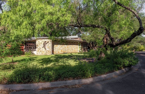 Barton Hills House | Cool Mid-Century Modern 3/2: Avail ACL/F1