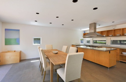East Hampton House | cool modern in east hampton , private , 5 nite min