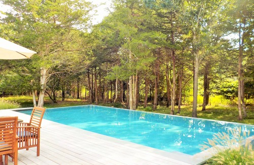 East Hampton House | cool modern in east hampton , private , 5 nite min