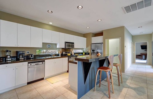 Racquet Club Estates House | Cool Modern Pool & Spa, 2 Bedroom + Private Den House.