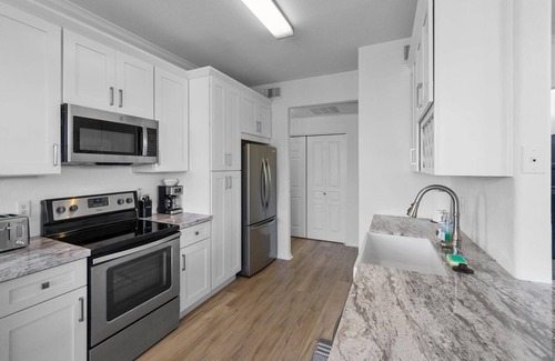 Gilbert Condo | Cool off in the Pool |King Master |Renovated |Gym |BBQ |Close to Downtown Gilbert Hiking & Golf