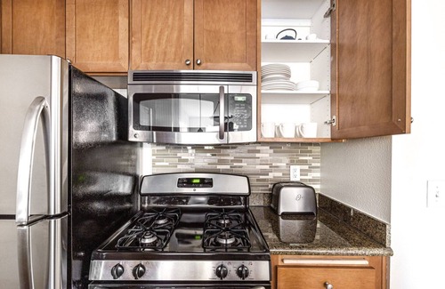 Los Angeles Apartment | Cool Playa del Rey 1BR w/W/D, Gym, Pool, near beach, by Blueground