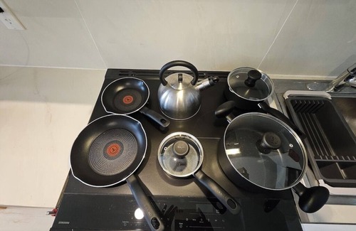 Bergen House | Cool Renovated 3-bedroom Townhome with AC in Jersey City