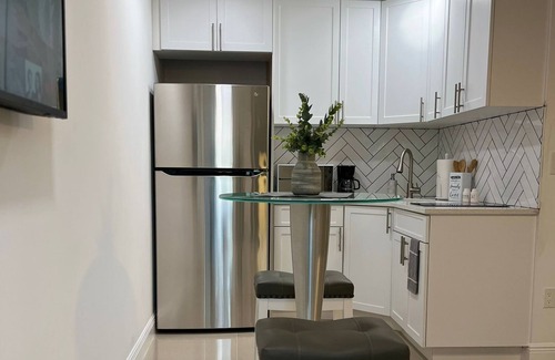 Greenacres Apartment | Cool studio, all new, perfect for a couple. strategically located to enjoy WPB !