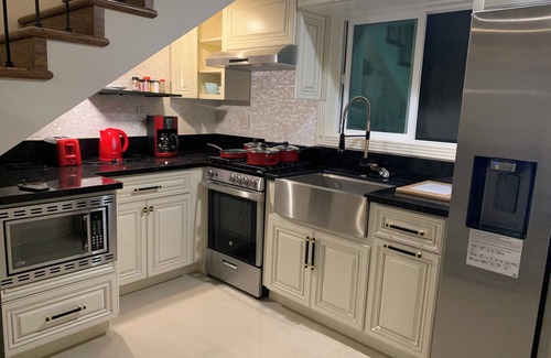 Woodland Hills House | Cool townhome with AC in vibrant Los Angeles