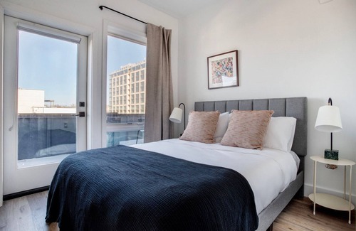 Truxton Circle Apartment | Cool Truxton Circle 2BR, .5 mile to Metro & National Park, by Blueground