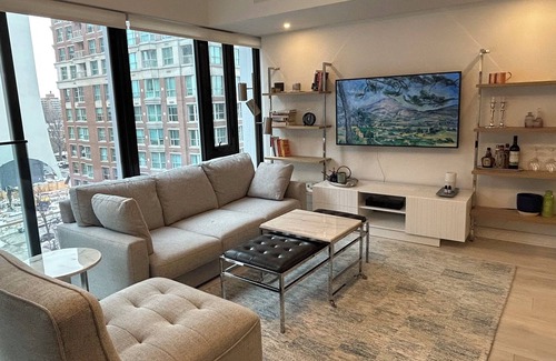Bloor-Yorkville Condo | Cool vibe In the heart of Toronto, best restaurants and trendy shopping.