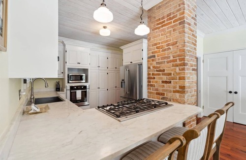 Montrose House | Coolest House in Fairhope! 2x King Beds! Porches!