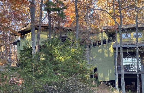 Huddleston House | Coolest House On SML!