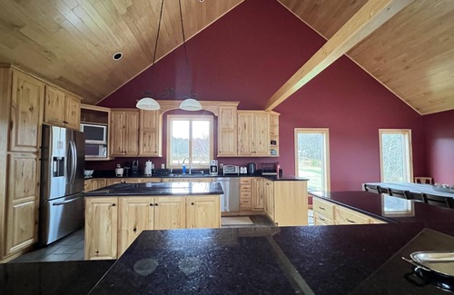 Wells Bridge Ski Chalet | Cooperstown All Star Newly Renovated 5B 3.5B with Amazing view and Creek