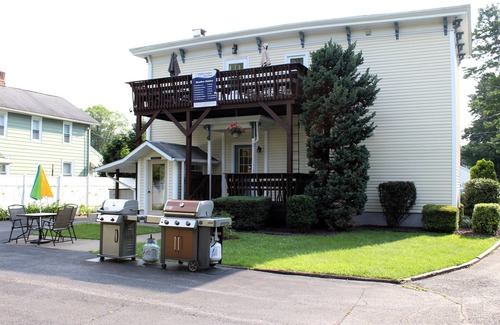 Oneonta Apartment | Cooperstown Baseball Rentals - Dugout 1
