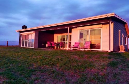 Bonney House | Coorong Island Retreat - Farm Stay at Pet Friendly Property