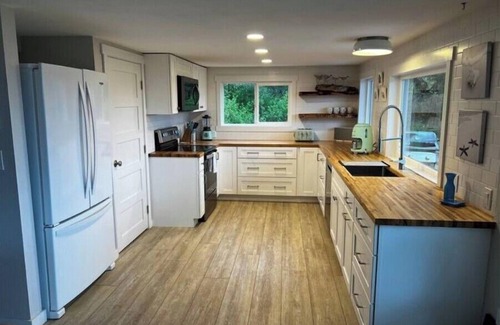 Copalis Beach House | Copalis Rocks- Ocean view, 5 min to beach,dog friendly, fishing & clamming!