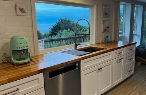 Copalis Beach House | Copalis Rocks- Ocean view, 5 min to beach,dog friendly, fishing & clamming!