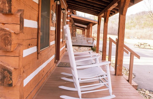 Pittman Center Cabin | Copeland Creek Romantic Getaway