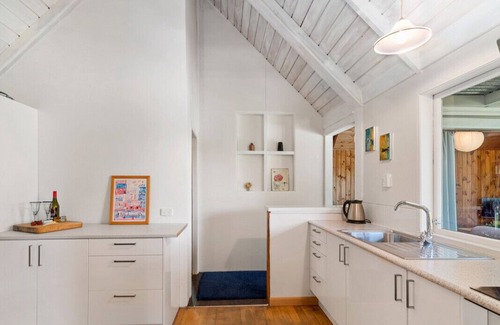 Taupo Cottage | Copper Beech Cottage - Wharewaka Holiday Home