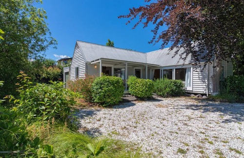 Taupo Cottage | Copper Beech Cottage - Wharewaka Holiday Home