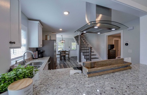 Tuscaloosa House | Copper Cottage- 5.1 miles to UA w/covered patio