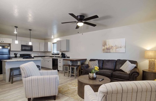 Butte House | Copper King Extended Stay Collection - Double Bed Room