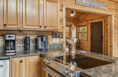 Ridgewood Estates Cabin | Copper Mountain Retreat | Pet-Friendly Cabin + Hot Tub, Games + Biltmore Pass