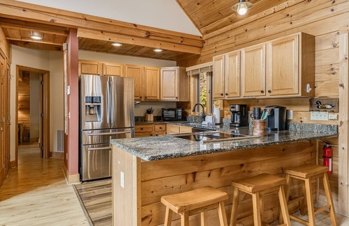 Ridgewood Estates Cabin | Copper Mountain Retreat | Pet-Friendly Cabin + Hot Tub, Games + Biltmore Pass