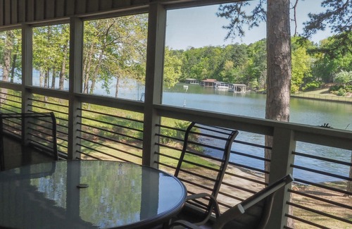 Rockwell House | Copper Porch Cottage on Lake Hamilton, Fire pit, Fishing Dock, Boat Ramp, Views!