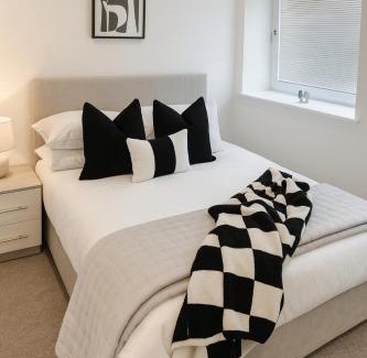 Waterloo Apartment | Copper Suite - 2Bed Elegance - Parking
