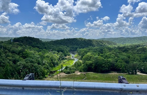 Broken Bow Cabin | Coppermoon Cabin: A Naturalist Retreat, Coppermoon Cabin with Hot Tub in Hochatown
