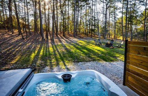 Broken Bow Cabin | Coppermoon Cabin: A Naturalist Retreat, Coppermoon Cabin with Hot Tub in Hochatown