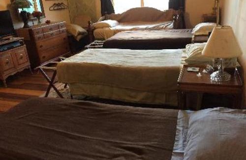 Hebron Bed & Breakfast | Coppertoppe Inn & Retreat Center