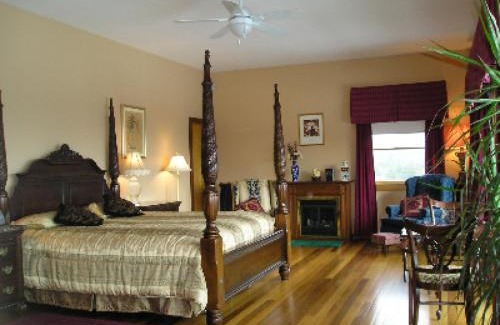 Hebron Bed & Breakfast | Coppertoppe Inn & Retreat Center