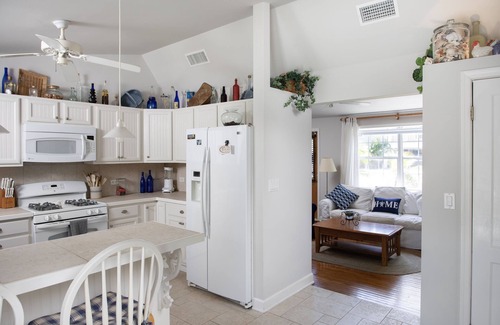 Big Coppitt Key House | Coppitt Cottage - 2/2, private backyard with waterfall and hot tub
