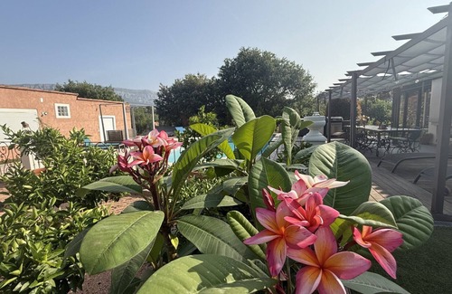 Nans-les-Pins Bed & Breakfast | 'Coquelicot' Guest Room with Mountain View, Wi-Fi and Air Conditioning