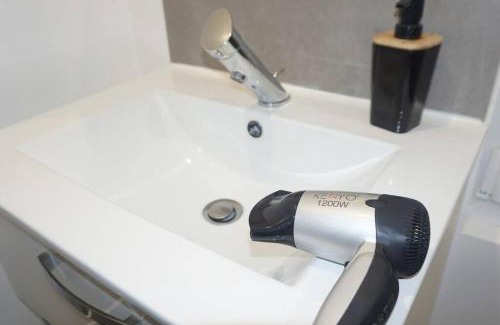 Saint-Quentin Apartment | Coquet STUDIO TOUT ÉQUIPÉ CENTRE VILLE WIFI 2PERS