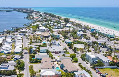 Bradenton Beach Apartment | Coquina Reef 12