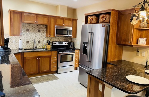 Hendersonville Condo | Cora Leigh’s Retreat-Exquisite Condo with Downtown H’ville at your front door!