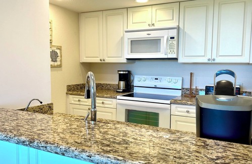 Williams Town Condo | Coral Beach Condo w Ocean View 1 Bdr Sleeps 4n