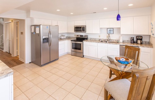 Northeast Virginia Beach House | Coral Beach House - North End VB