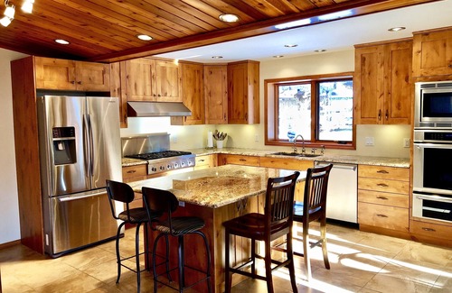 Central Okanagan House | Coral Beach House; steps to the lake, dazzling views, gourmet kitchen, tranquil.
