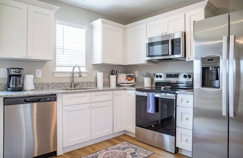 Biloxi House | Coral Breeze - steps from the Beach in the heart of Biloxi w/pickleball court!